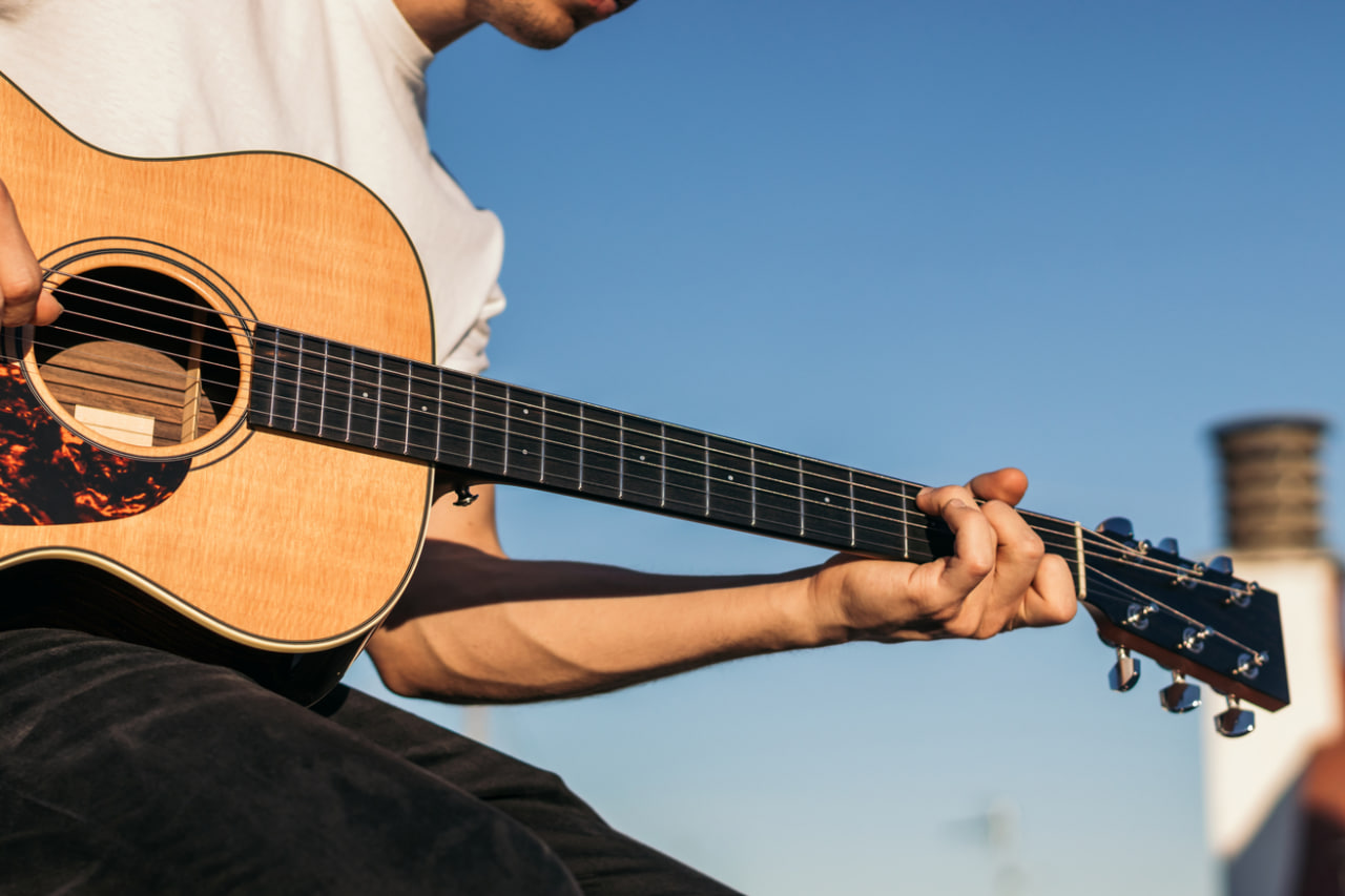 Strumming Made Simple: Techniques to Improve Rhythm and Timing