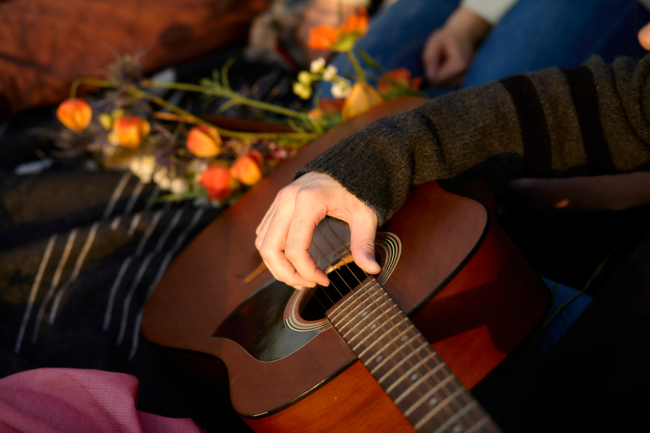 From Practice to Performance: Building Confidence on the Acoustic Guitar